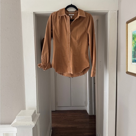 Madewell’s darted button-up shirt in (re)generative chino! - Picture 4 of 9
